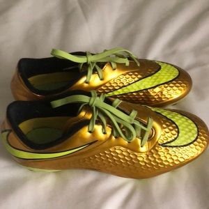 Nike Gold Hyper venom Cleats Boys Size 5
